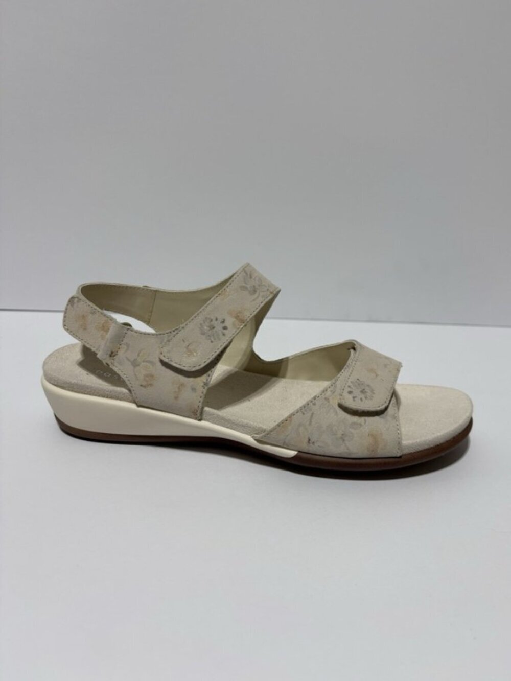 Easy Spirit Women’s Hartwell Ivory Strappy Sandals, Size 7.5 Narrow